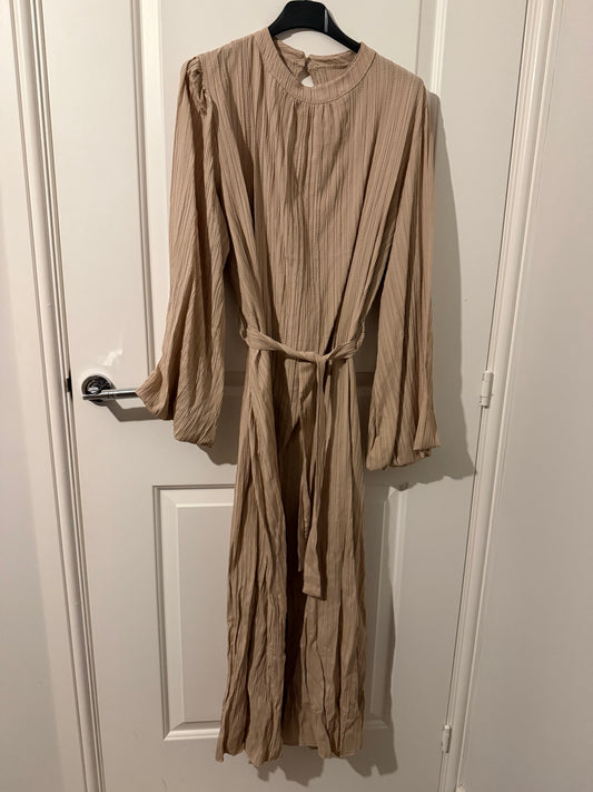 Textured Tie-Waist Maxi Dress