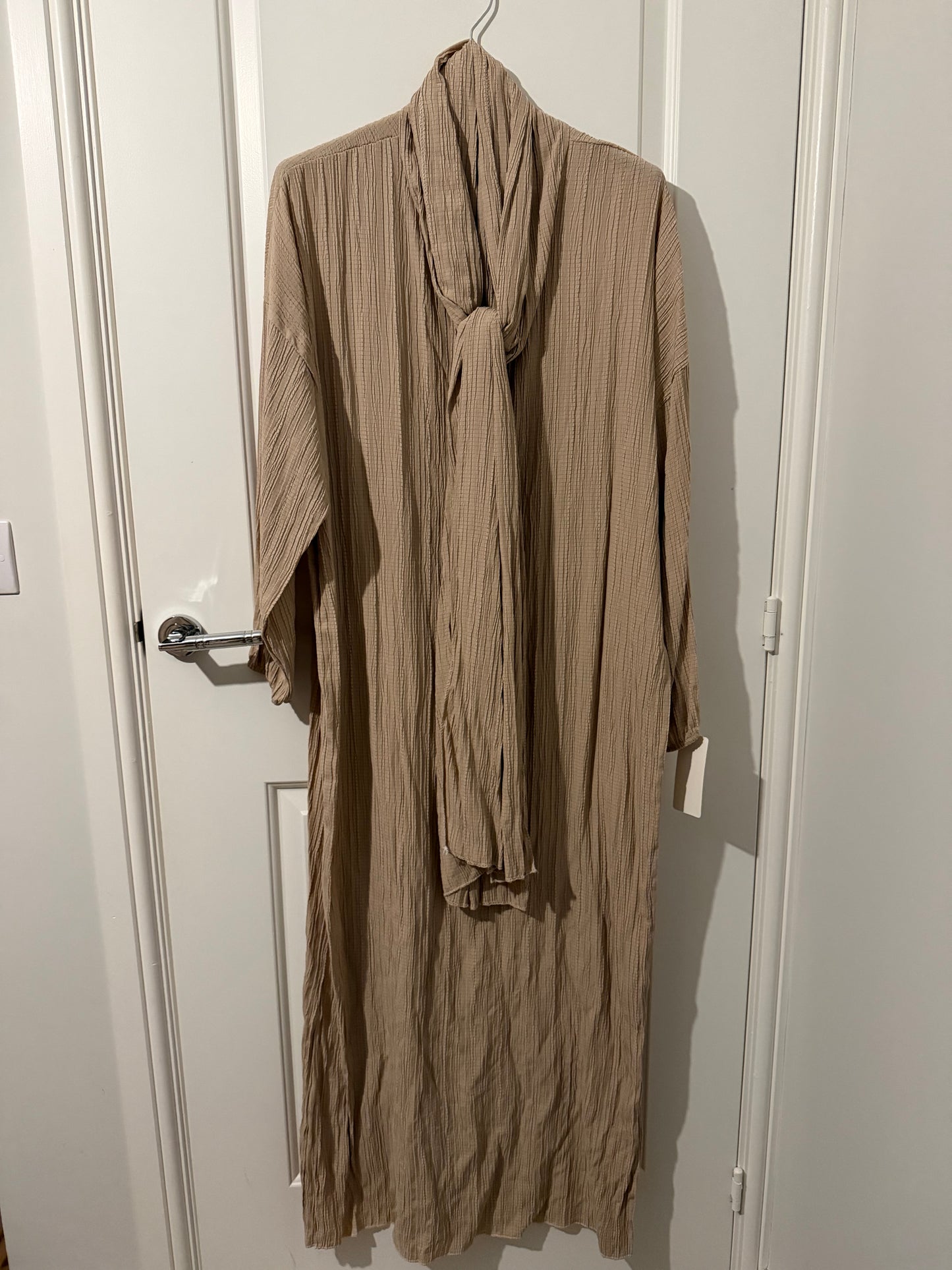 Crinkle Hijab-attached Abaya