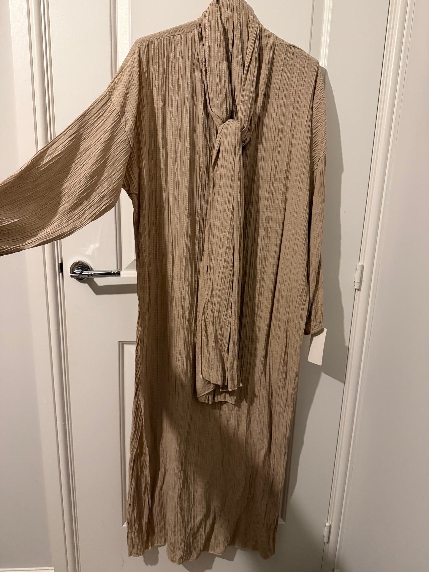 Crinkle Hijab-attached Abaya