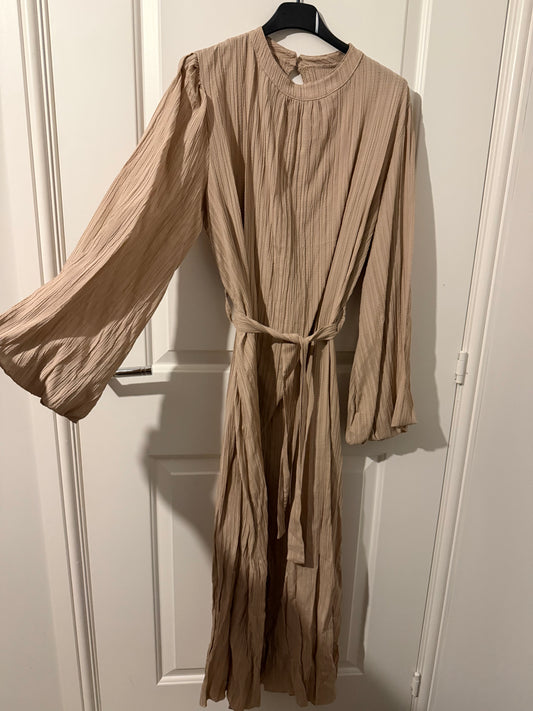 Textured Tie-Waist Maxi Dress